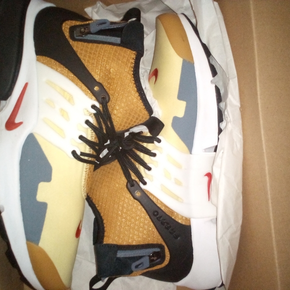 Mens Nike sneakers - Picture 2 of 2